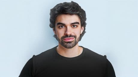 Adrià Solà, experto en comunicación: “El mayor error que cometen las personas a la hora de comunicar es acabar las frases en tono agudo porque les hace perder credibilidad y respeto”