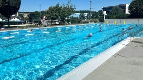 „Leute sind über Zäune gestiegen. Sie haben uns nicht respektiert“, sagt die Freibad-Bademeisterin