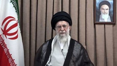 "Non ci arrenderemo mai". Khamenei sfida l'Occidente