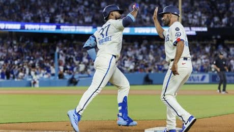 Dodgers capitalize on Padres' sloppiness to retake sole possession of first place