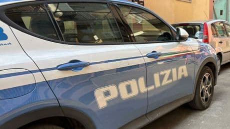 Donna precipita dal secondo piano di un hotel a Cinisello Balsamo: ricoverata in codice rosso. Era insieme a un uomo: indaga la polizia, è giallo