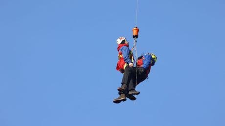 Leichtsinn am Berg: Mit dem Kleiderbügel im Steig