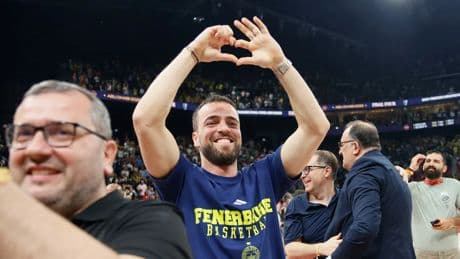 Melih Mahmutoğlu'ndan Galatasaray'a flaş gönderme: 'Biz yanak okşatmadan şampiyon olabiliyoruz'