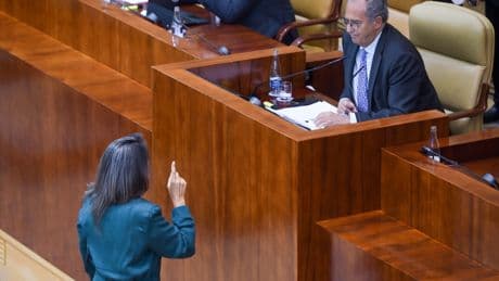 Bronca monumental en el Pleno que desemboca en el abandono de Más Madrid: &quot;Armengol permite señalar a jueces, yo no&quot;