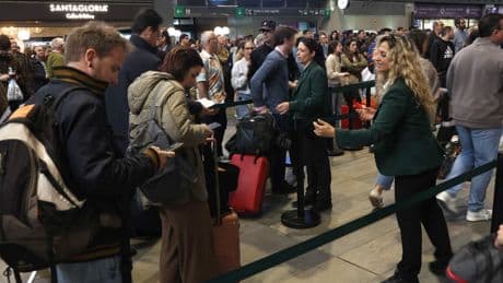 Última hora del robo de cable en los trenes AVE Madrid-Sevilla, en directo | Renfe prevé reanudar la circulación a partir de las 9.30 tras más de 12 horas de parón por el robo de cable
