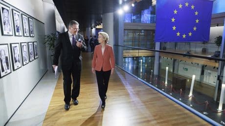 Bruselas advierte: las amenazas de Trump pueden hacer descarrilar la negociación