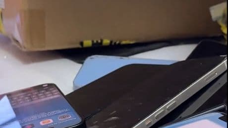 Los Mossos incautan un millar de móviles a una red que traficaba con teléfonos robados