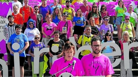 Las comparsas «negocian» con la Diputación la implantación de la factura electrónica