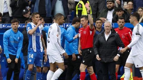 El Real Madrid gana en Vitoria con diez tras la expulsión de Mbappé