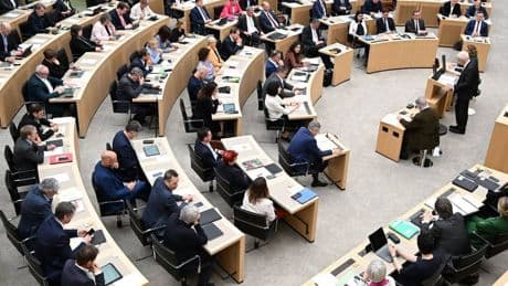 Parlamentseklat in Baden-Württemberg: Hakenkreuz auf Stimmzettel im Stuttgarter Landtag geschmiert