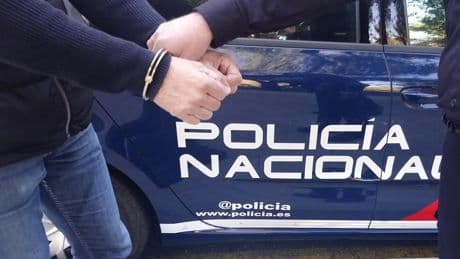 Detenido en Usera un hombre acusado de agredir sexualmente durante años a su hijastra menor