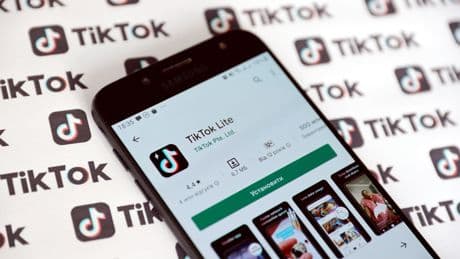 L’UE accuse TikTok de violer les règles en matière de publicité en ligne