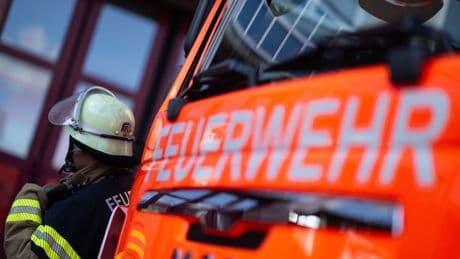 Seniorin gerettet: Brand in Wohnung in Köln - Feuerwehr rettet Seniorin