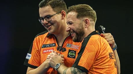 Van Veen/Noppert verslaat Italië in acht minuten op World Cup of Darts