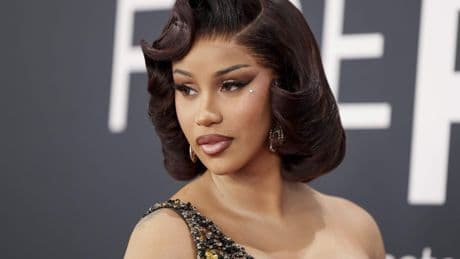 Cardi B aangeklaagd voor mishandeling: ’Zielige poging tot financiële afpersing’