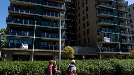 Recogen más de 600 firmas para que el Ayuntamiento de Bilbao permita las «cortinas de cristal» individuales