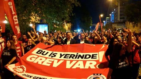İzmir Büyükşehir Belediyesi'nde grev:  “Sefalet ücreti istemiyoruz”