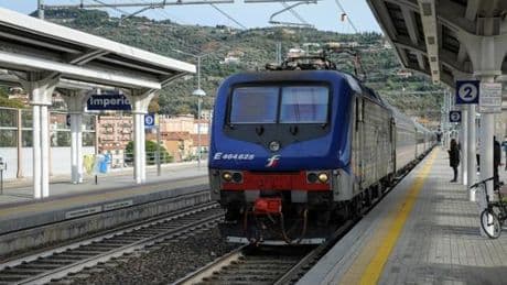 Investimento mortale sui binari a Imperia, linea ferroviaria interrotta per ore