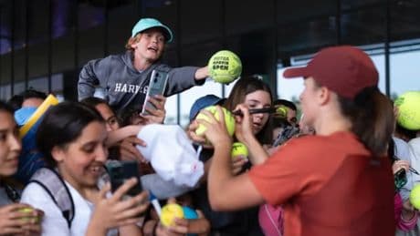 El mercado del coleccionismo se dispara con los torneos de tenis en España: si tiene un objeto de su ídolo, podría tener un tesoro