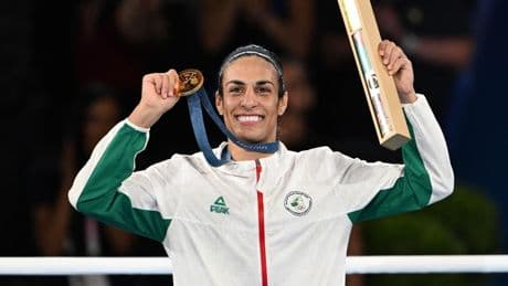 Imane Khelif, la boxeadora argelina señalada por su género, no podrá volver a pelear sin someterse a una prueba de sexo