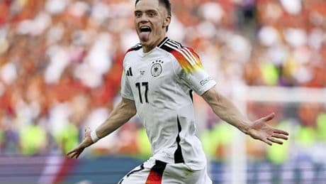 ’Arne Slot verwelkomt Florian Wirtz bij Liverpool voor Brits transferrecord’