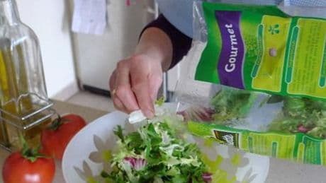 Alertan de la presencia de una toxina en una de cada 25 ensaladas a la venta en supermercados