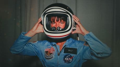 Sally Ride, la astronauta pionera que tuvo que ocultar que era lesbiana para llegar al espacio