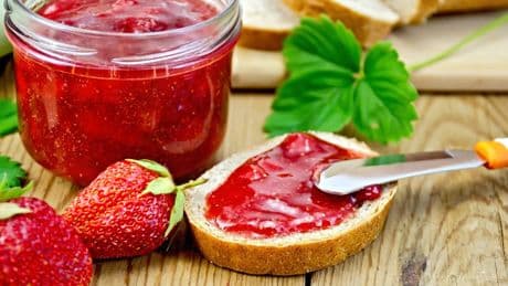 Marmelade: Schimmelt sie, wenn man benutztes Besteck hineinsteckt?