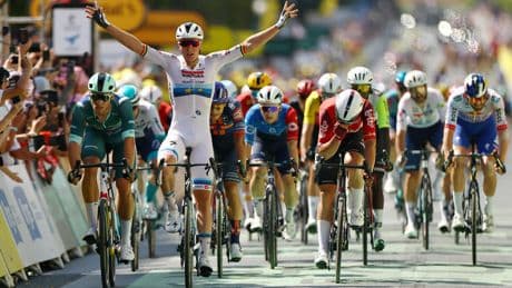 EN DIRECT - Tour de France : Tim Merlier s’impose sur le fil devant Milan au sprint à Châteauroux