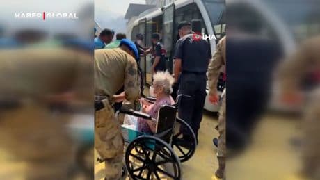 Çanakkale'de orman yangını felaketi! Yaşlı bakım merkezi tahliye ediliyor