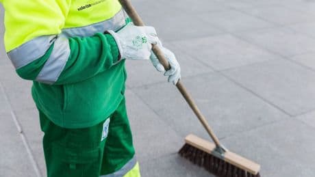 El calor extremo vuelve a cobrarse vidas en España: barrenderos piden límites de temperatura para trabajar al aire libre