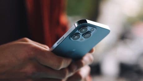 Les réseaux sociaux au travail font perdre 10 milliards d'euros par an à l'économie française