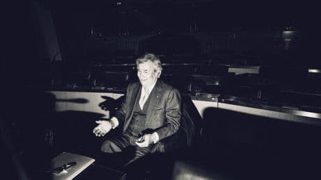 « Le bollorisme est un journalisme de guerre culturelle » : portrait du milliardaire breton devenu magnat des médias par la journaliste Marie Bénilde