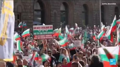 Bulgarians protest government's plan to adopt the euro