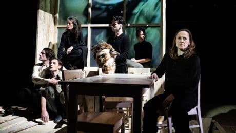 Entdeckung | Von Brecht zu „Wir sind das Volk“: Was Luise Voigts Regiearbeit so interessant macht