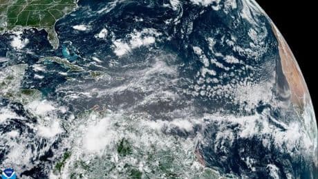 Hawái declara el estado de emergencia a medida que se acerca el huracán Kiko