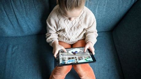 Met een leeftijdsapp wil de Europese Commissie jongeren online beter beschermen