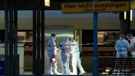 „Wenn du aufstehen, ich schlage!“ – Zwei Passanten stoppten Messerangreiferin