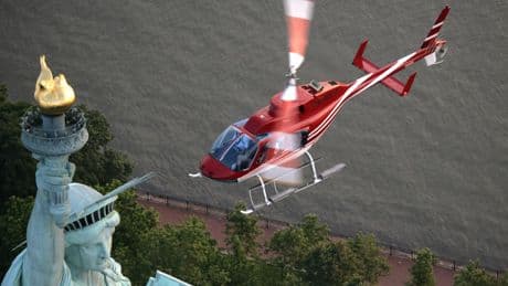 Una atracción turística fatal: así son los 20 minutos de ruta en helicóptero sobrevolando junto a los rascacielos de Nueva York