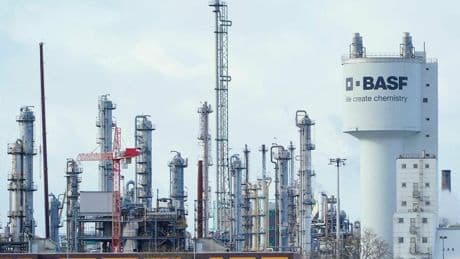 Chemiebranche : „Verunsicherung bei Kunden wächst“: BASF warnt vor Folgen der Zölle – Aktie gibt nach