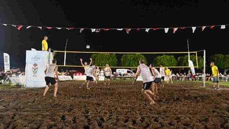 Kumluca Belediyesi 30 Ağustos Zafer Kupası Plaj Voleybolu Turnuvası finalinde kupalar sahiplerini buldu!