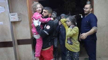 Gaza : le système de santé saturé par les victimes d’attaques israéliennes aux points de distribution d’aide humanitaire, alerte la Croix-Rouge