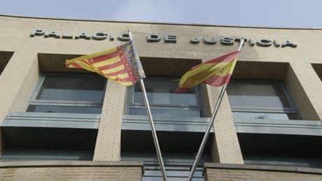La jueza de la DANA excluye a Manos Limpias de la acusación porque comparte abogado con un investigado