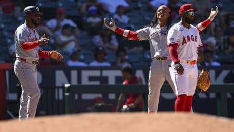 Abrams' two-run triple in 11th inning helps Nationals beat Angels