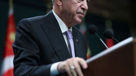 Kabine toplanıyor