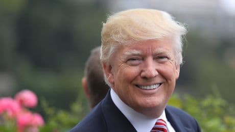 Donald Trump spricht Moderatorin im Live-TV auf Beziehung an