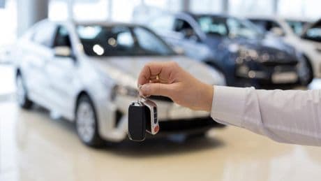 Alquila un coche en España este verano y se lleva una sorpresa: lo que no te cuentan ni en el precio ni en el seguro