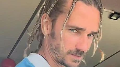 Sorprendente nuevo 'look' de un animado Griezmann