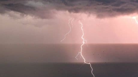 Platzregen, Gewitter und Hagel: Deutscher Wetterdienst warnt vor lokalen Unwettern in NRW