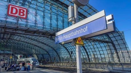 Mann läuft mit Machete durch Berliner Hauptbahnhof – Festnahme